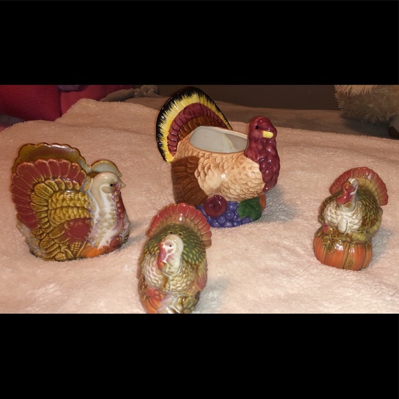 Turkey salt & pepper, napkin holder set. - Picture 3 of 3